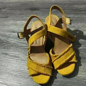 Lucky Brand wedge